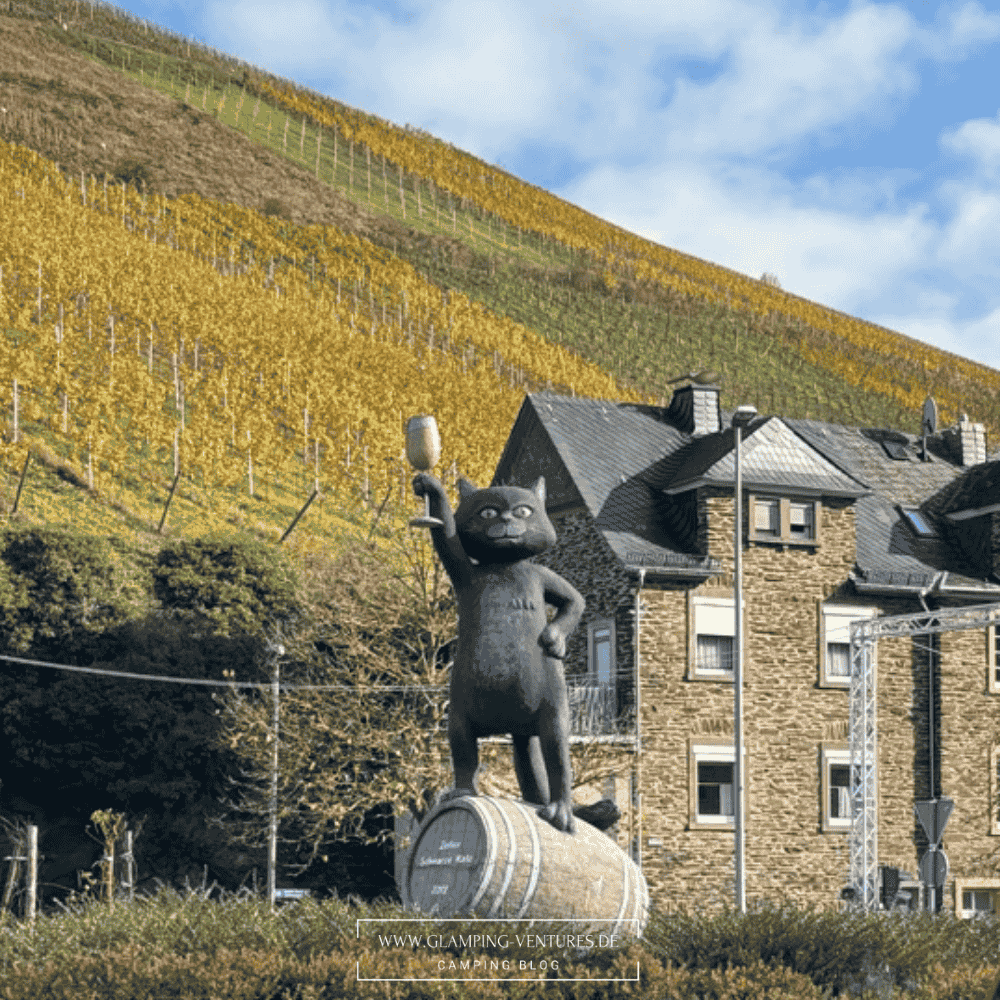 Wein an der Mosel Zeller schwarze Katz Statue