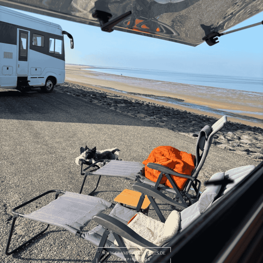 Mit der passenden Beimauflage aus dem Campingstuhl eine Liege zaubern - Unverzichtbar für das Camping im Sommer