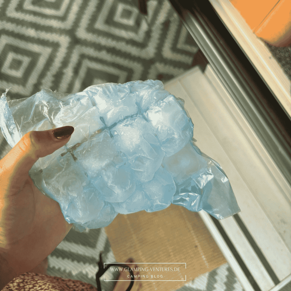 Einmal-Eiswürfelbeutel für kalte Getränke beim Sommer-Camping im Wohnmobil - Must have Gadget