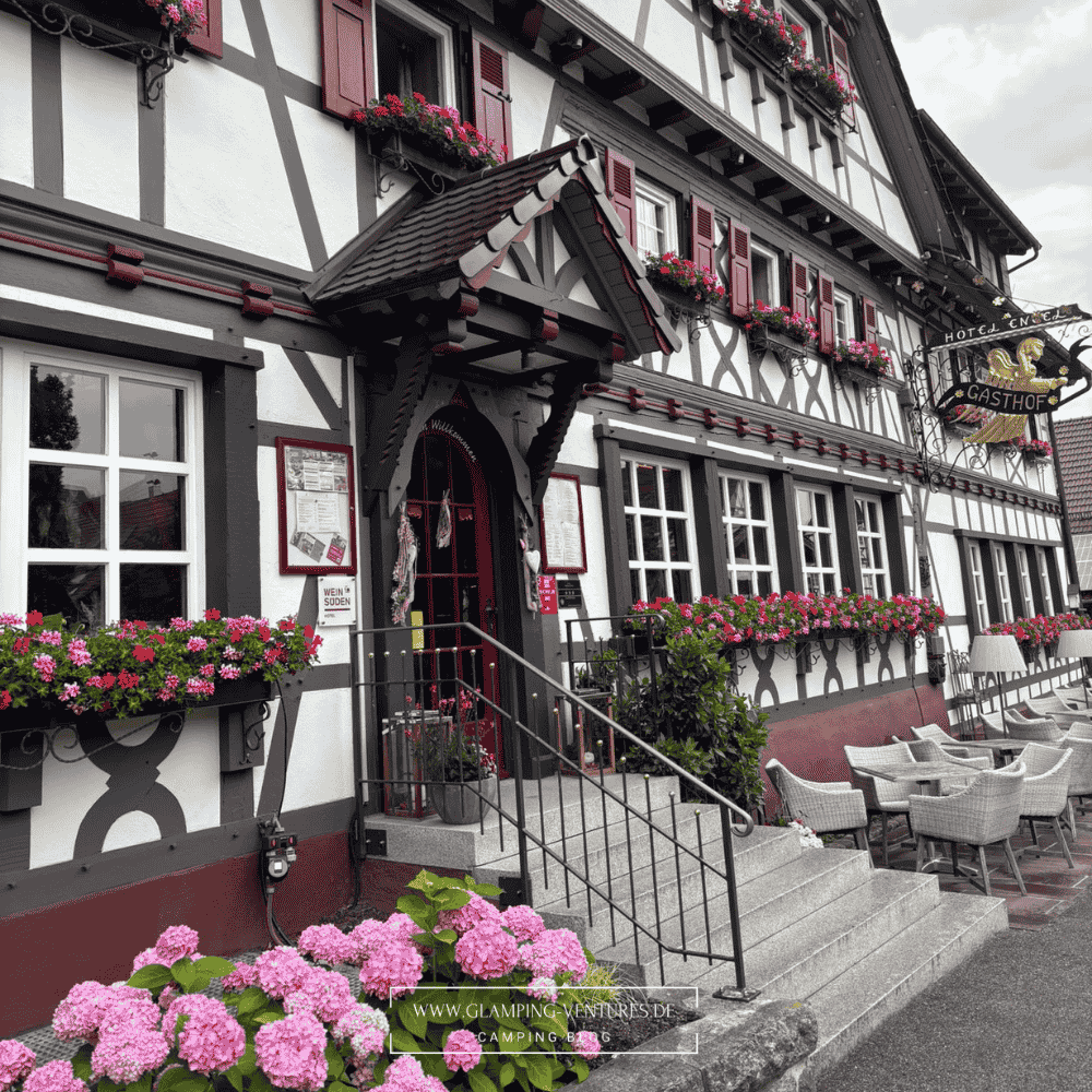 Altes Fachwerkhaus im Ort Sasbachwalden im Schwarzwald