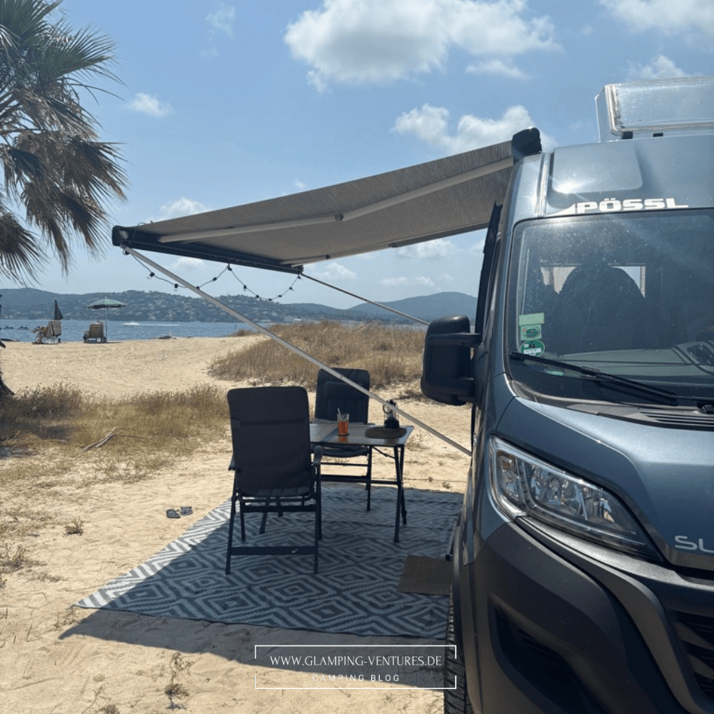 Stellplatz in erster Reihe am Meer mit Kastenwagen in Frankreich