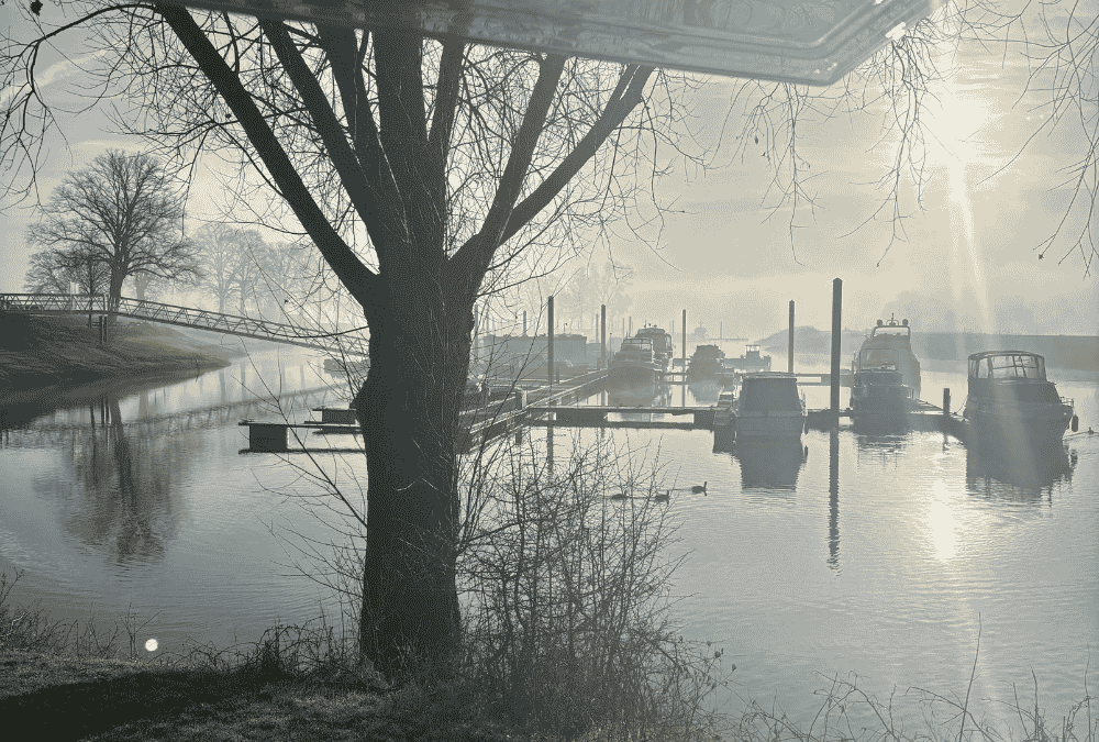 Wohnmobilstellplatz am Wasser mitten in Holland