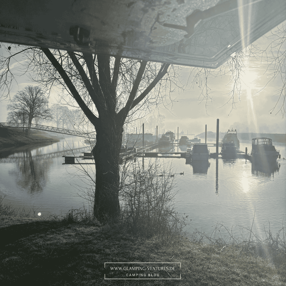 Wohnmobilstellplatz am Wasser mitten in Holland
